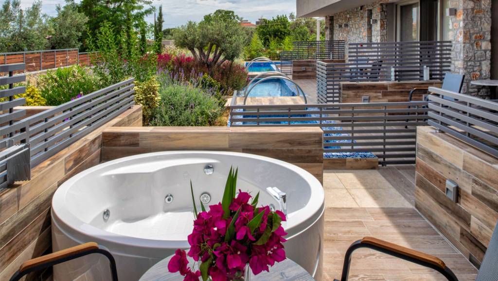 Deluxe Δίκλινο Δωμάτιο με Εξωτερικό Υδρομασάζ